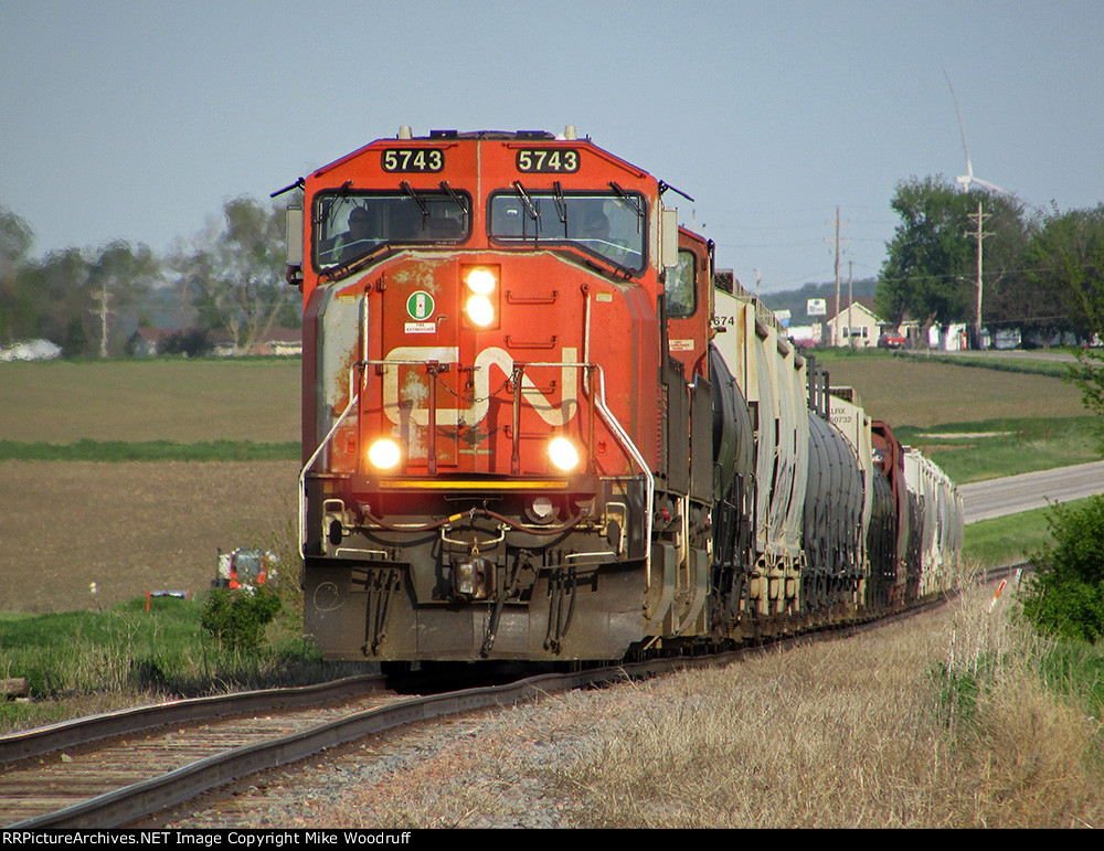 CN 5743